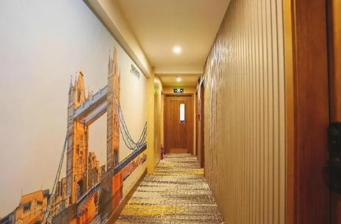 London Hotel 2*